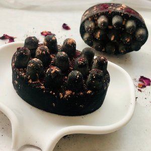 Bilberry Dust Shampoo & Scalp Massage Bar. Vegan